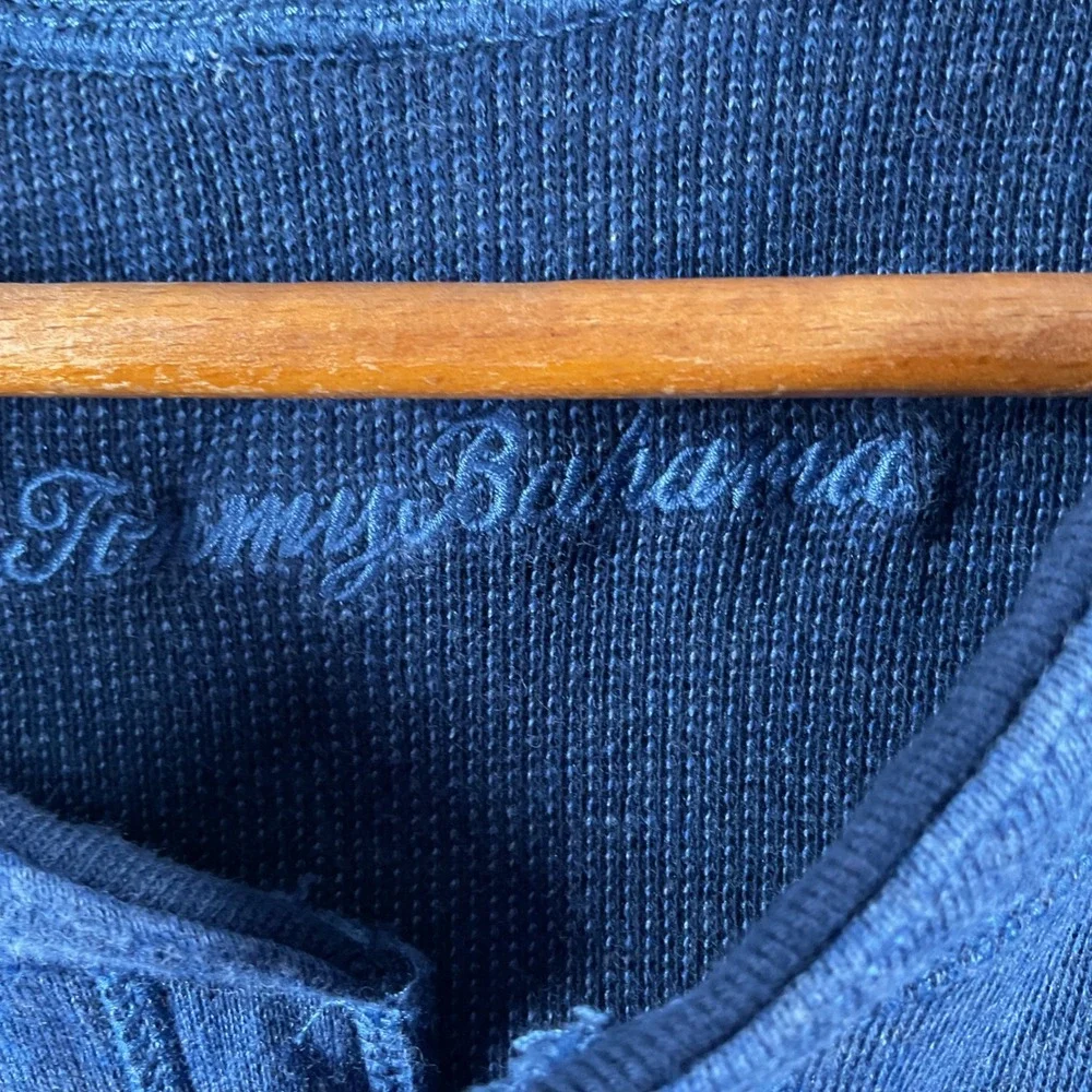 Tommy Bahama Pullover Men X Large( see measurements)Blue Split Neck Marlin Logo